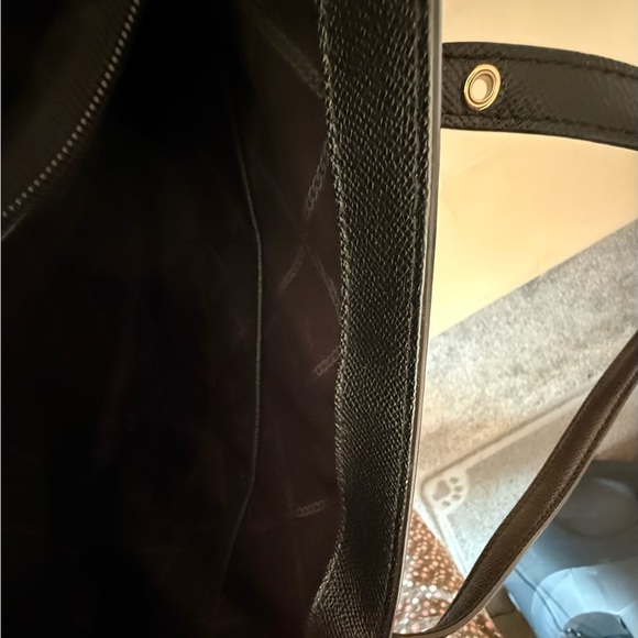 Michael Kors Elegant Brown and Black Tote - Picture 8 of 12